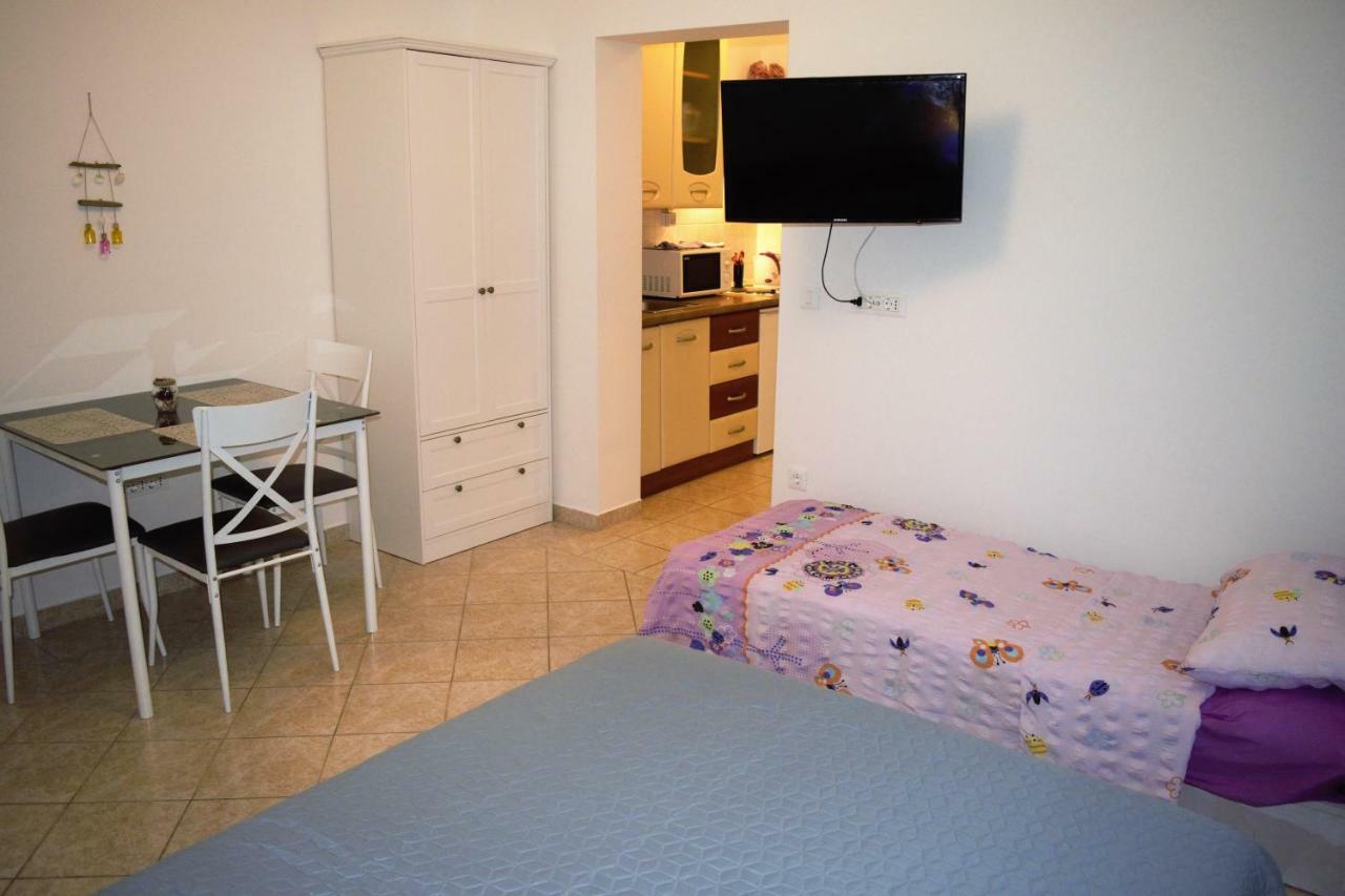 Leela Apartment *